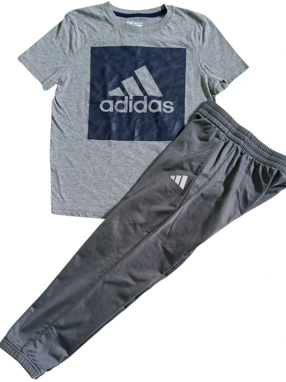 ADIDAS BOYS SIZE 7/8 S TOPS, HOODIES AND JOGGERS CLOTHING BUNDLE IN EUC!